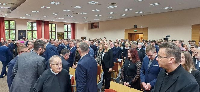 Piękne studentki o. Rydzyka przyćmiły byłego prezydenta Andrzeja Dudę