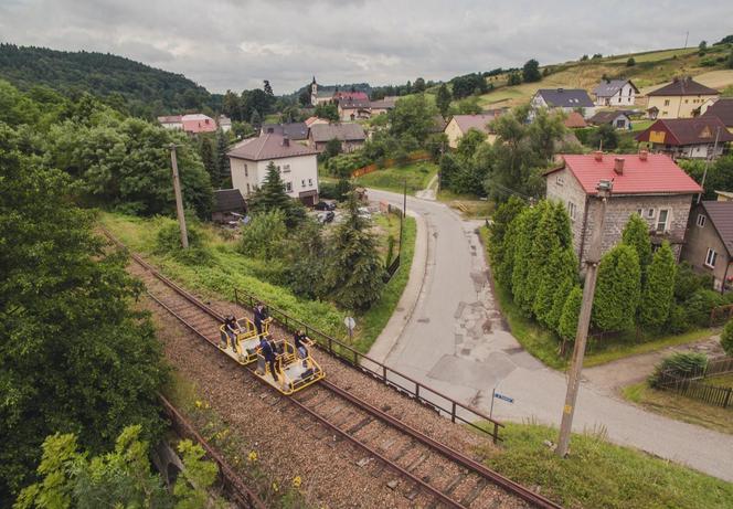 Jedyna taka atrakcja turystyczna. Czy to najpiękniejszy szlak kolejowy w Małopolsce?