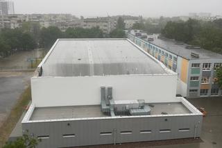 ULEWY W POZNANIU: Zapadł się dach nowej hali sportowej na osiedlu Pod Lipami! 