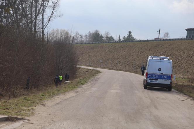 Zabójstwo małżeństwa w Ostródzie. Policyjne poszukiwanie przy poligonie