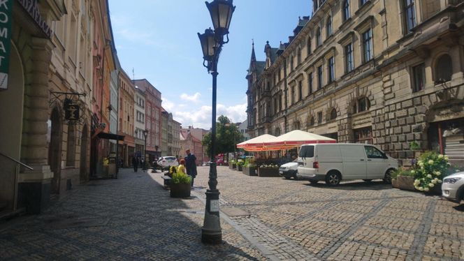 O tym mieście mówią "mała Praga". Twierdza, podziemia i najstarszy kamienny most 