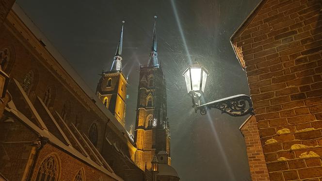 Ostrów Tumski we Wrocławiu w zimowej odsłonie. To miejsce trzeba odwiedzić [zdjęcia]