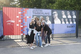 Koncert Justina Timberlake'a w Warszawie - fani pod PGE Narodowym