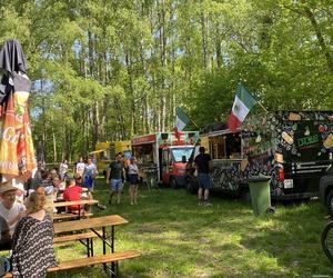 Festiwal Samków Food Trucków w Olsztynie 2024. Nad Ukielem można zjeść dania z całego świata [ZDJĘCIA]