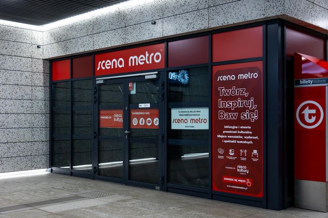 Scena Metro na stacji M2 Bródno w Warszawie