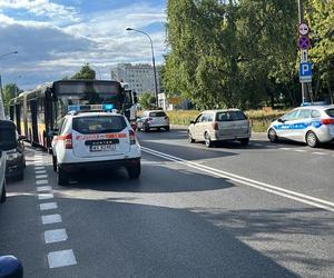 Makabryczny wypadek w Warszawie. Autobus wlókł emerytkę po ulicy