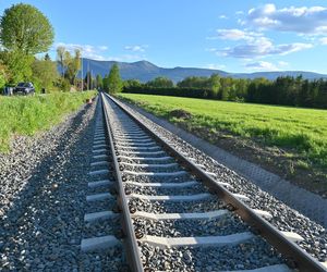 Czy pod Śnieżką pobiegnie tunel kolejowy? Byłby to dobry skrót do Czech