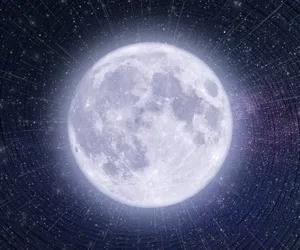 Pełnia Księżyca 1 sieprnia 2023 otworzy bramy piekła. Księżyc Głodnych Duchów przyniesie trudne pożegnania