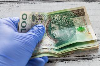 Rząd obniży pensje Polaków! Kolejny haracz od Morawieckiego