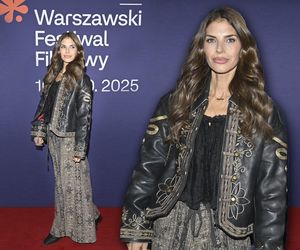 Dawno niewidziana Weronika Rosati w stylizacji ala dywan. Brakowało tylko chusteczki haftowanej 