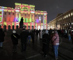 Mapping na fasadzie Pałacu Staszica - siedziby Polskiej Akademii Nauk w Warszawie