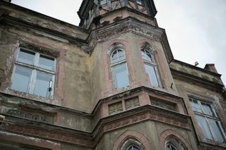 Zabytkowa kamienica przy ulicy Królowej Jadwigi w Lesznie 