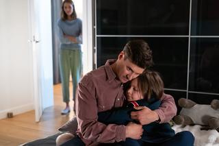 Na dobre i na złe odc. 853. Krzysztof Radwan (Mateusz Damięcki), Kubuś (Wiktor Trojan), Joanna Gawryło (Monika Kaleńska)