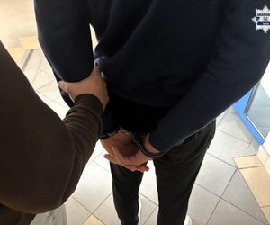 Taksówkarz myślał, że wiezie zakupy. W torbie znalazł fortunę. Dzień zakończył policyjną akcją