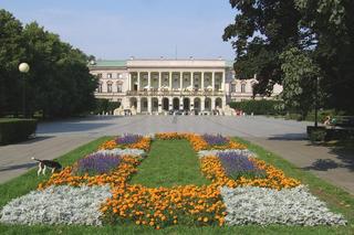 Obecny wygląd placu Żelaznej Bramy w Warszawie