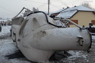 Wypadek cysterny na DK91 w Kłomnicach