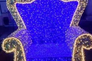 Tarnów. Plac Kazimierza ozdobiony przed Bożym Narodzeniem. Wygląda, jak w bajce