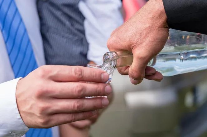 Złodziej bez serca! Pieniądze ze zbiórki na chorą dziewczynkę wydał na alkohol i papierosy! 