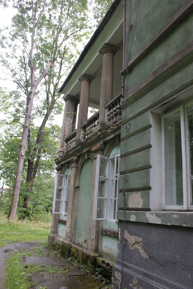 Jeden z najpiękniejszych dworów w Małopolsce przejdzie remont. Jak wygląda zabytkowy budynek?