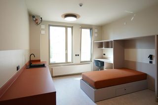 Studenci w Warszawie muszą szukać mieszkań na wynajem. Mało miejsc w akademikach