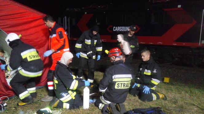 Ćwiczenia służb na ptrzejeździe w Wymysłowie