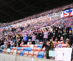 Górnik Zabrze remisuje z Koroną Kielce. Ratunek nadszedł w ostatnich minutach. Wielkie emocje na trybunach