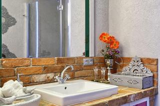 Szafki i komody pod umywalkę – mebel murowany