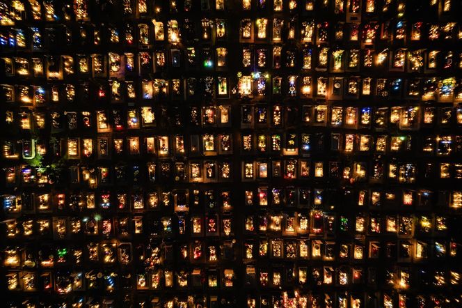 1 listopada na Cmentarzu Łostowickim w Gdańsku. Tak wygląda w dniu Wszystkich Świętych