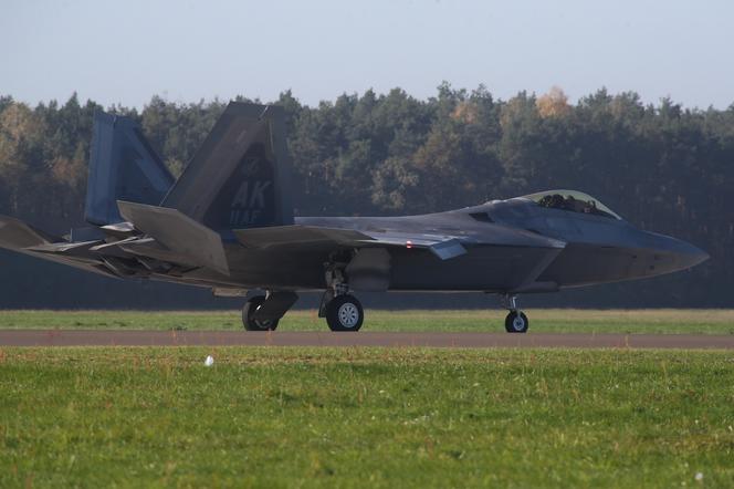 W Łasku odbywają się ćwiczenia sił powietrznych NATO. "Odpowiemy na każde wrogie działanie"
