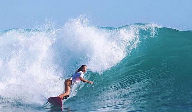 Surferka Blaze Roberts