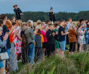 W piątkowy wieczór III Festiwal Teatralny na Zamku w Liwie otworzył poruszający i nietypowy spektakl „Ofelie”