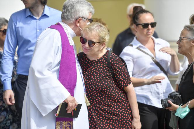 Barwy szczęścia: Sławomira Łozińska (Basia) na pogrzebnie Eugenii Herman
