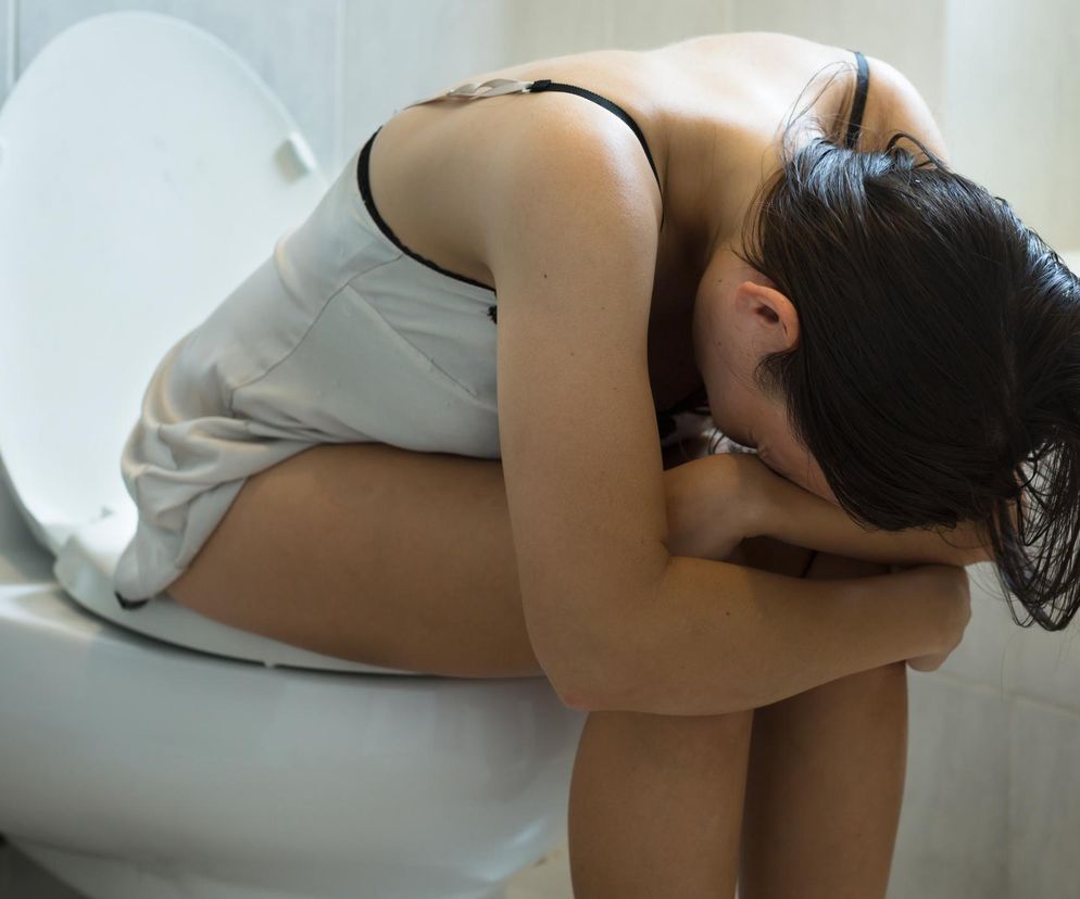 To tylko buraczki, czy może coś poważnego? Dlaczego kupa bywa zabarwiona na czerwono