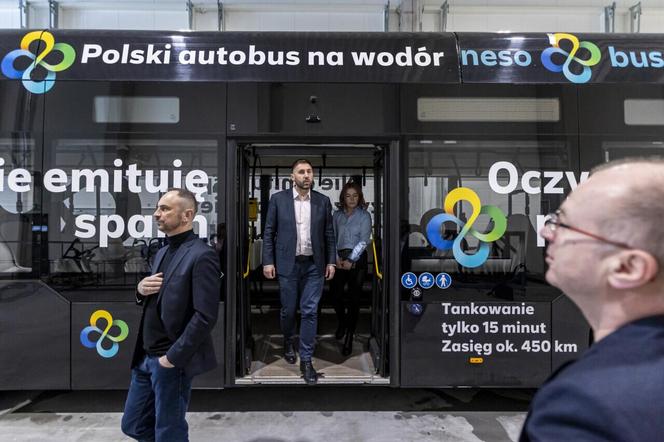 Produkcja autobusów wodorowych neso bus. Pojazdy są produkowane dla Gdańśka