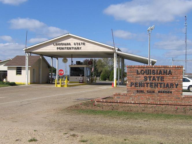 "Czekając na wyrok" (na zdjęciu wejście do Louisiana State Penitentiary, gdzie kręcono część zdjęć)