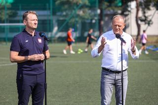  Filmik z Tuskiem trafił do sieci! Donald Tusk zaskoczył dzieci i ministra sportu