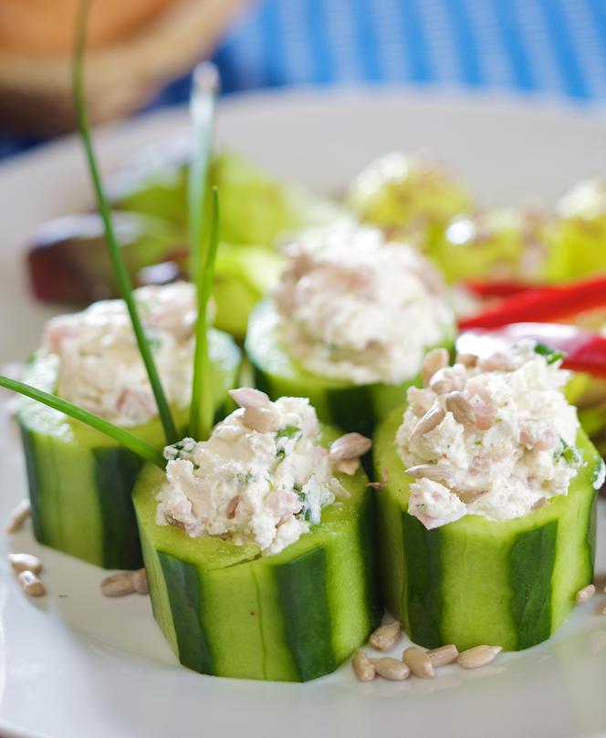 Ogórki faszerowane śledziami [świąteczne przystawki]