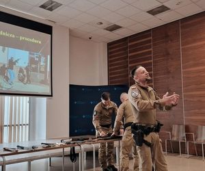 Jak przetrwać atak w szpitalu? Krakowska policja szkoli medyków z procedur antyterrorystycznych