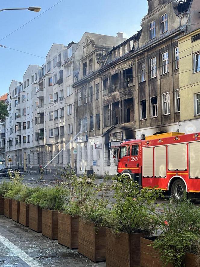 Pożar w Poznaniu. Wielu strażaków rannych. W czasie działań gaśniczych doszło do eksplozji [ZDJĘCIA].