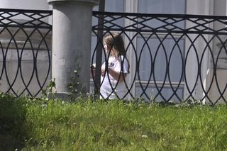 Kasia Nawrocka czuje się już w Belwederze jak u siebie! Przemieszcza się na rowerku!