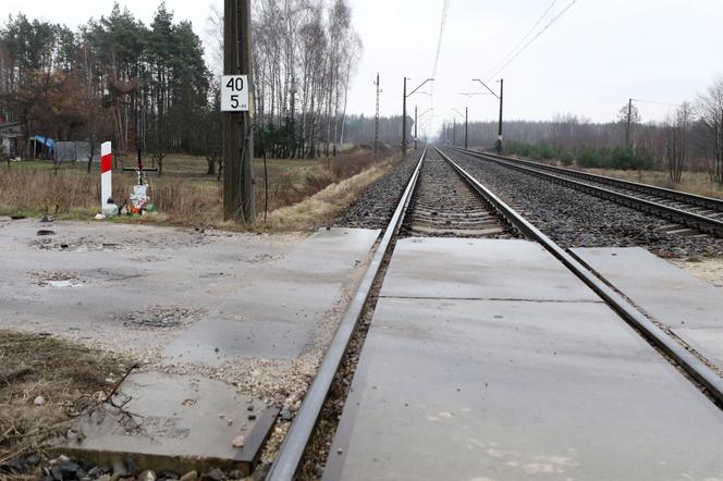 Makabryczny wypadek w Manach. Anielka i Jasio spoczęli w trumnie z mamusią. Minęły dwa lata od tej tragedii