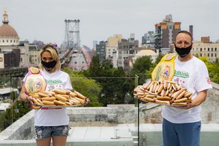 Joey Chestnut zjadł 75 hot dogów w 10 minut