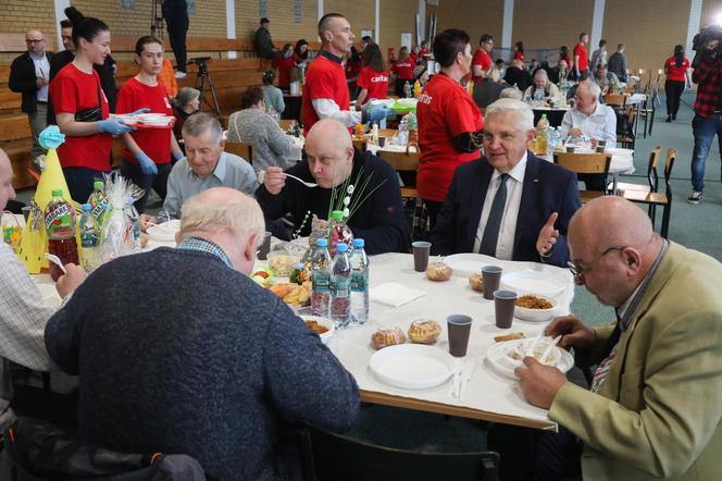 Śniadanie wielkanocne 2024 dla potrzebujących i samotnych w Białymstoku