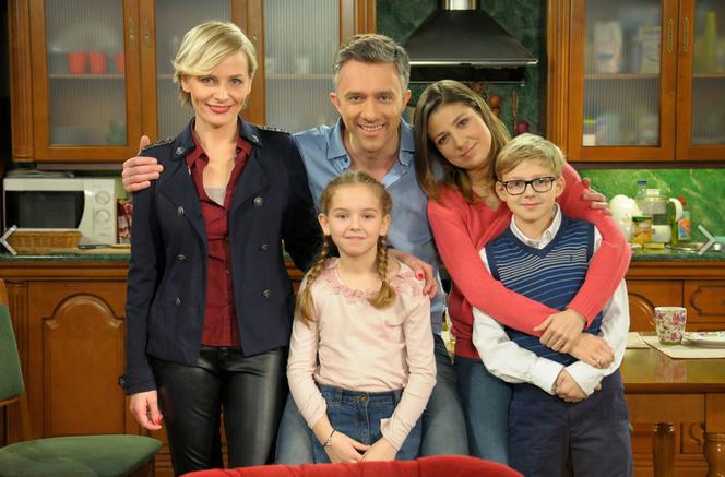Pierwsza miłość. Tomek (Oskar Wojciechowski), Zosia (Dorota Łukasiewicz-Kwietniewska), Kinga (Aleksandra Zienkiewicz), Artur (Łukasz Płoszajski), Stasia (Karolina Hildebrandt)