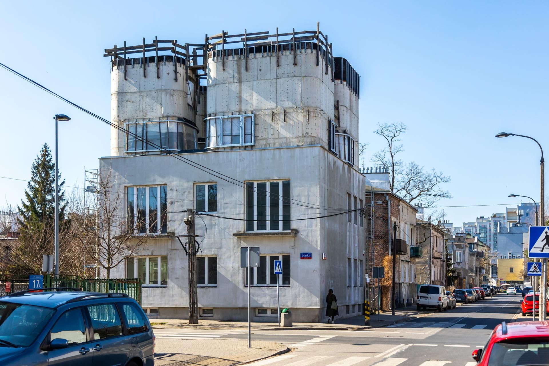 Nadbudowa kamienicy na Gocławku w Warszawie