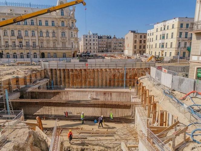 Budowa tunelu kolejowego i przystanku Śródmieście w Łodzi (marzec 2025)