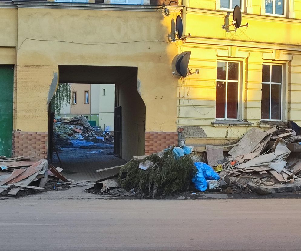 Zima za pasem, a powodzianie czekają na pomoc. „Nie mają gdzie mieszkać”