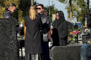 Zapłakana Edzia z nad grobem Dżejka. Kaźmierska nie weszła jej w drogę