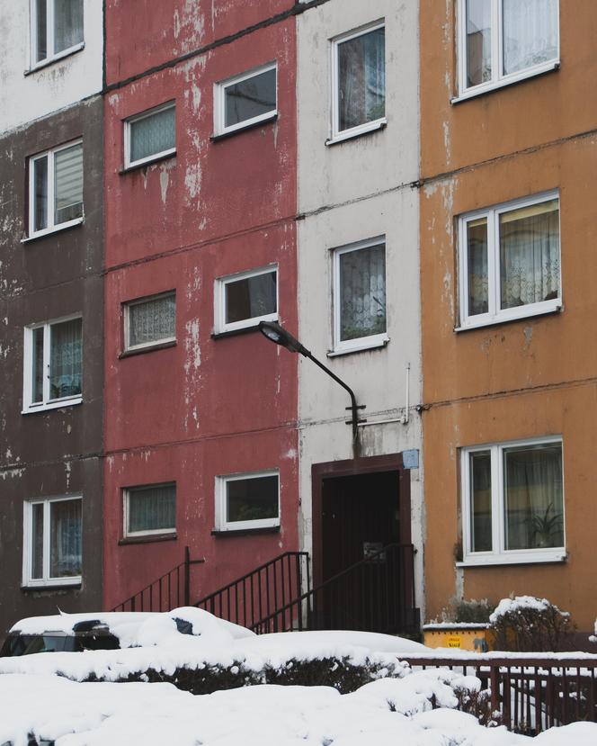 Na tym osiedlu w Sosnowcu czas się zatrzymał. Zobacz zdjęcia wyjątkowych bloków z wielkiej płyty