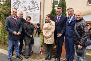 Kontrowersyjna rzeźba pielęgniarki przed szpitalem w Zielonej Górze. Internauci w szoku. Brak szacunku dla zawodu